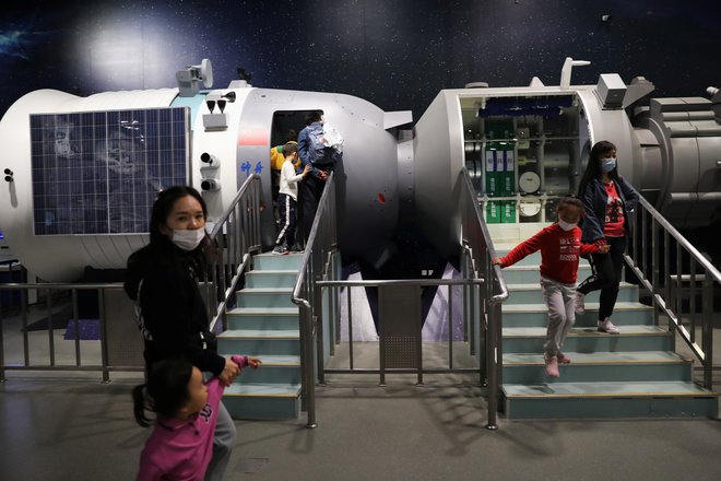 Model postaje v muzeju. FOTO: Tingshu Wang/Reuters