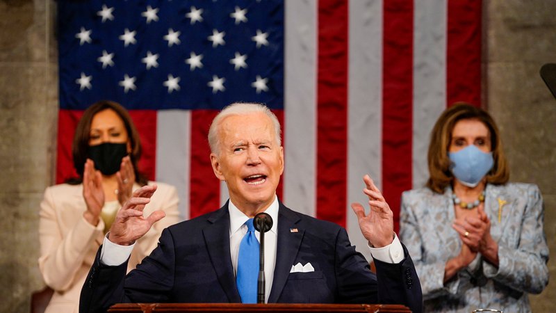 Fotografija: Predsednik Joe Biden je s prvim nastopom pred skupnim zasedanjem kongresa navdušil demokrate. FOTO: Reuters