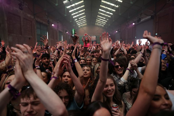 Po Evropi se vračajo množične zabave, v Sloveniji odprtje nočnih klubov ni predvideno. FOTO: Carl Recine/Reuters