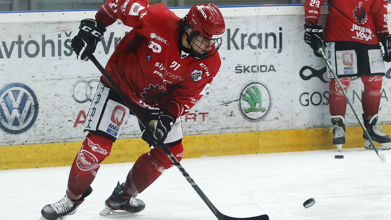 Fotografija: Kanadski najstnik je v alpski ligi opozoril nase. FOTO: Jože Suhadolnik/Delo