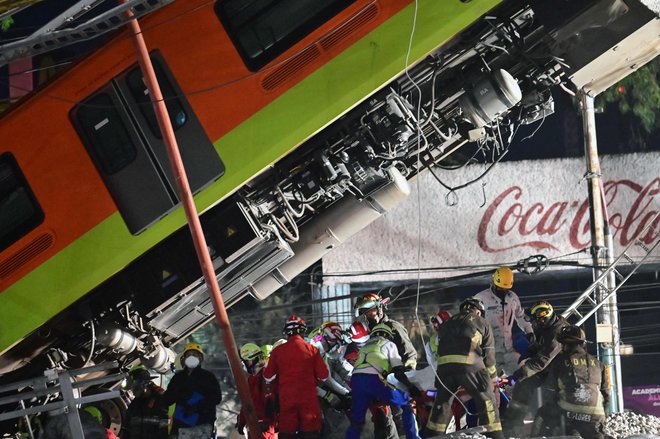 Nesreča se je zgodila na postaji Olivos okoli 22. ure po lokalnem času. FOTO: Pedro Pardo/AFP