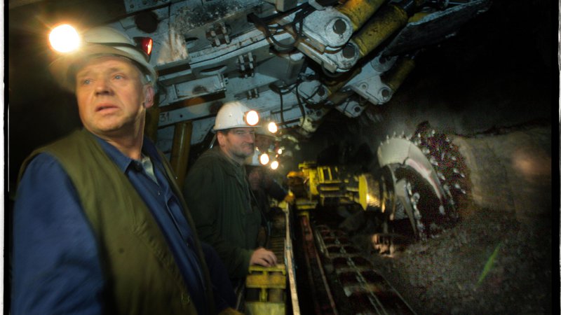 Fotografija: Zaposleni v rudnikih, odpustili naj bi jih 2200, bodo prva žrtev energetske reforme v BiH. Foto Jože Suhadolnik