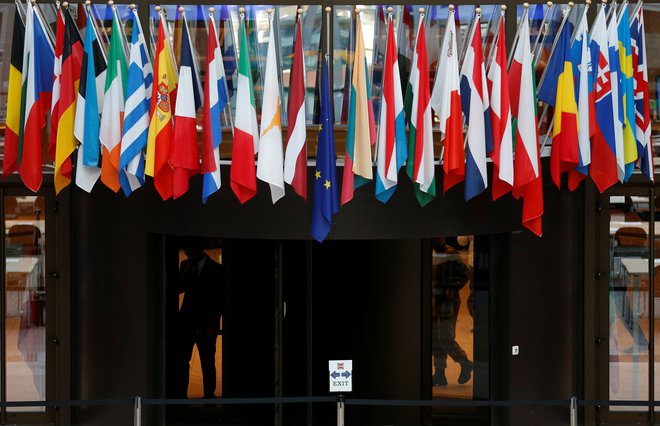 Evropski voditelji bodo iskali rešitve za okrevanje po pandemiji. FOTO: François Lenoir/Reuters