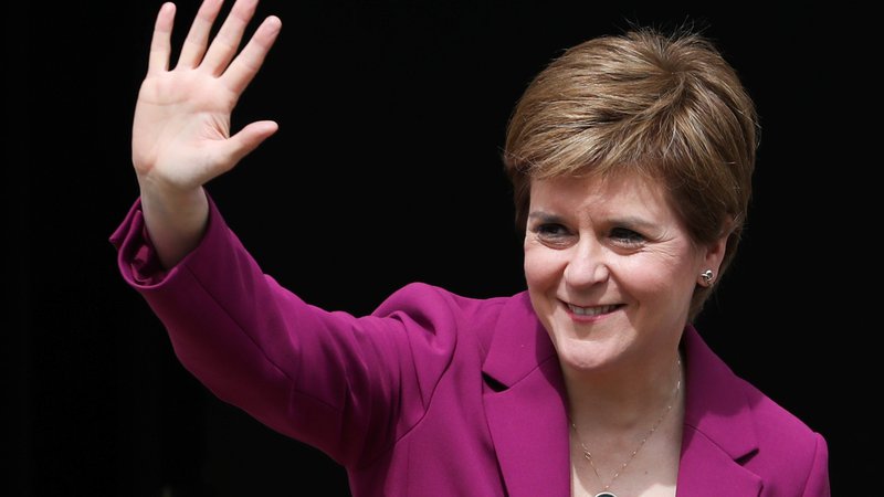 Fotografija: Škotska prva ministrica Nicola Sturgeon ne verjame, da se bo spor o referendumu končal na sodišču. FOTO: Russell Cheyne/Reuters