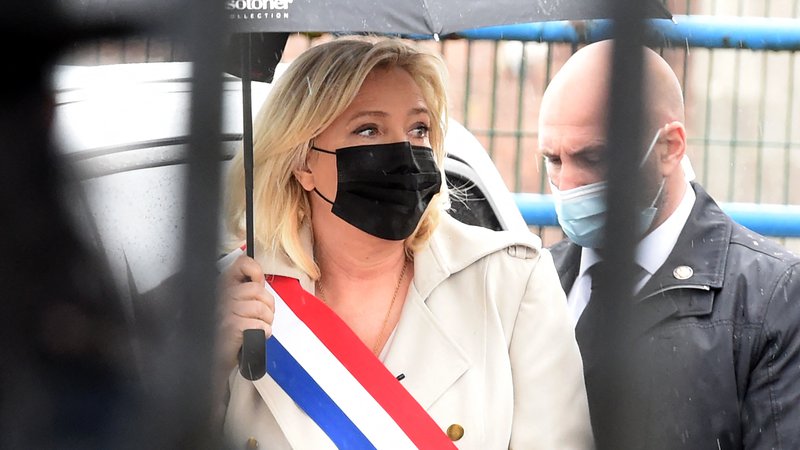 Fotografija: Marine Le Pen umirja svoj diskurz in se spet politično krepi.
Foto: Francois Lo Presti/Afp