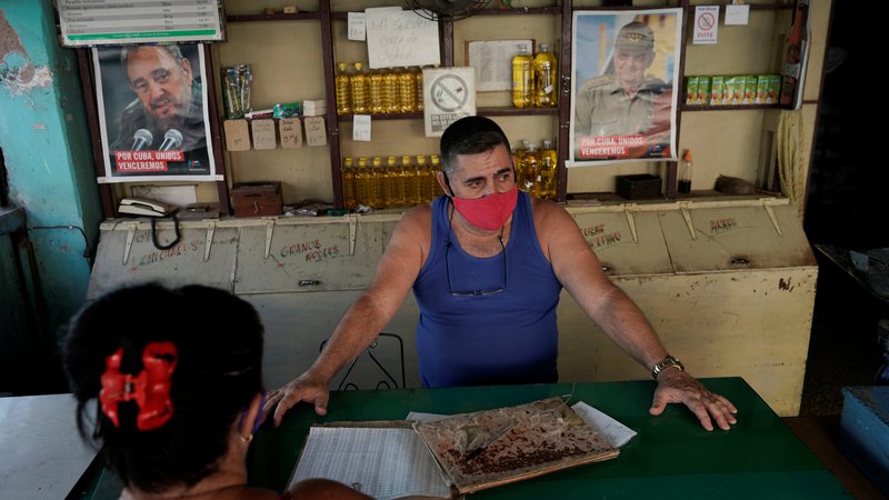 Fotografija: Kubancev ne zanimajo Castrovi nasledniki, temveč ali bodo našli kaj za pod zob in ali bo njihovo gospodarstvo preživelo.
FOTO: Alexandre Meneghini/Reuters