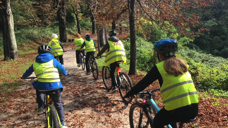 Fotografija: Poleg ozaveščanja o cestnoprometnih predpisih je pomemben del programa Varno na kolesu tudi spodbujanje gibanja in uporabe kolesa kot trajnostnega prevoznega sredstva. FOTO: Varno Na Kolesu