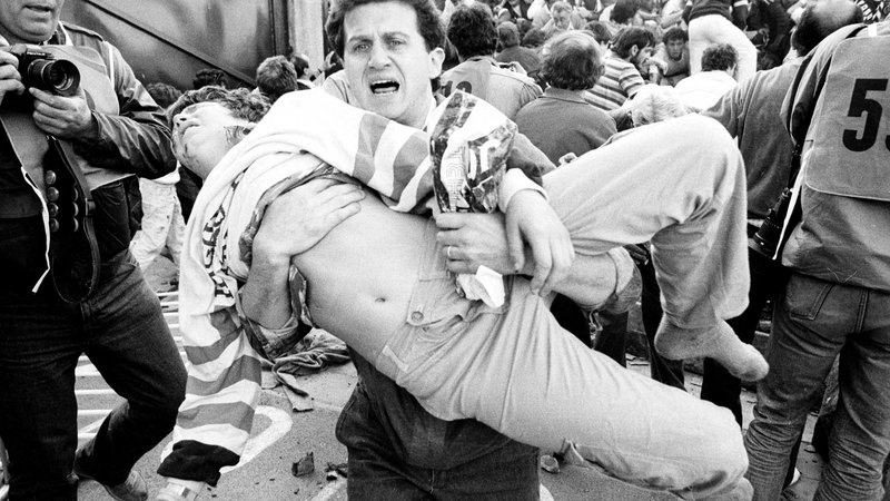 Fotografija: V tragediji na Heyslu leta 1985 je umrlo 39 ljudi. FOTO: Nick Didlick/Reuters