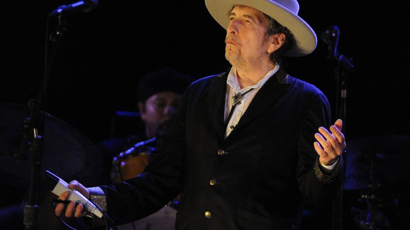Fotografija: Če ni covida, je Bob Dylan kljub častitljivim letom večino časa na neskončni koncertni turneji. FOTO: Fred Tanneau/AFP