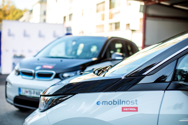 Veliko podjetij zamenjuje svoja vozila z električnimi, ki so bolj prijazna do okolja. FOTO: Petrol