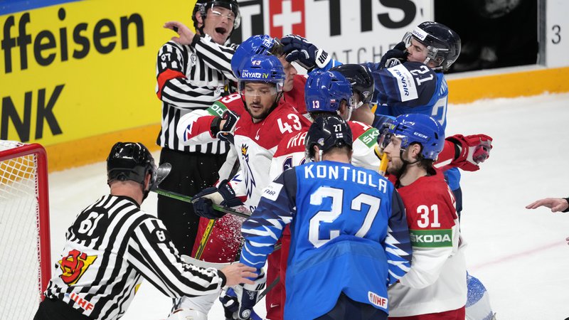 Fotografija: Finci in Čehi so odigrali trdo tekmo. FOTO: Ints Kalnins/Reuters