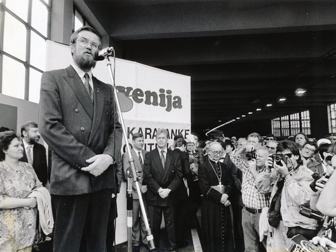 Eden od slavnostnih govornikov ob odprtju tunela je bil tudi  Lojze Peterle, predsednik slovenske vlade. <br />
Foto Srdjan Foto Živulovič/Bobo