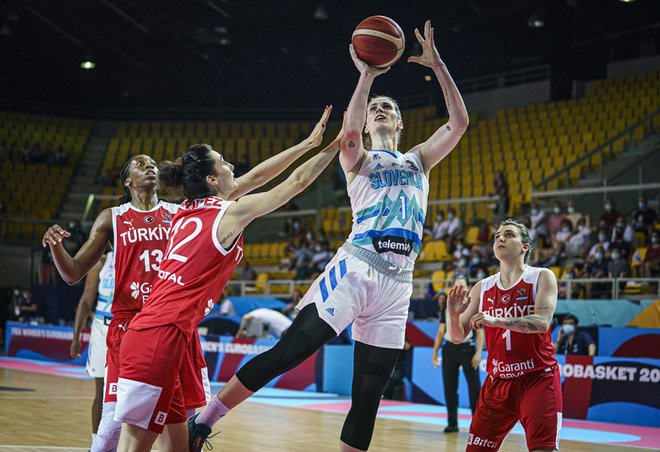 Eva Lisec je bila na osebni praznik najboljša slovenska strelka. FOTO: FIBA