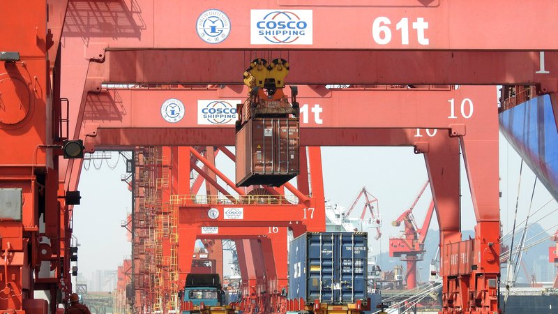 Fotografija: Čas dostave kontejnerja s Kitajske v notranjost ZDA se je več kot podvojil, cena pa je tudi sedem- ali osemkrat višja.
FOTO: Reuters