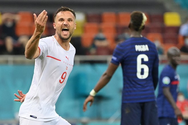 Haris Seferović je Švico vrnil v igro z goloma v 15. in 81. minuti. FOTO: Justin Setterfield/AFP