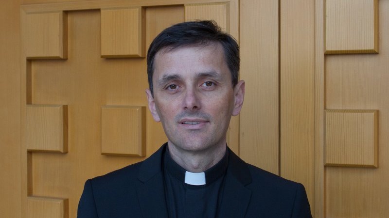 Fotografija: Po vrnitvi v Slovenijo aprila leta 2003 je bil imenovan za generalnega tajnika in tiskovnega predstavnika Slovenske škofovske konference. FOTO: Slovenska škofovska konferenca