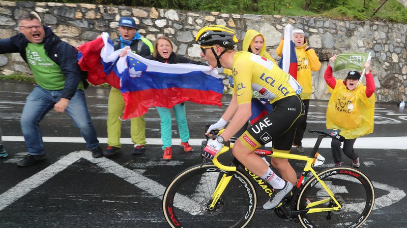 Fotografija: Tadej Pogačar je na pedala stopil 4 km pred ciljem, kjer ga je čakalo največ slovenskih navijačev. FOTO: Dejan Javornik