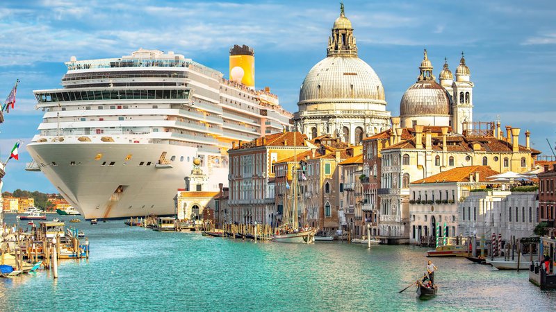 Fotografija: V starem delu Benetk ne bo več takšnih dih jemajočih, strašljivih prizorov s t. i. plavajočimi hoteli. Foto: Shutterstock