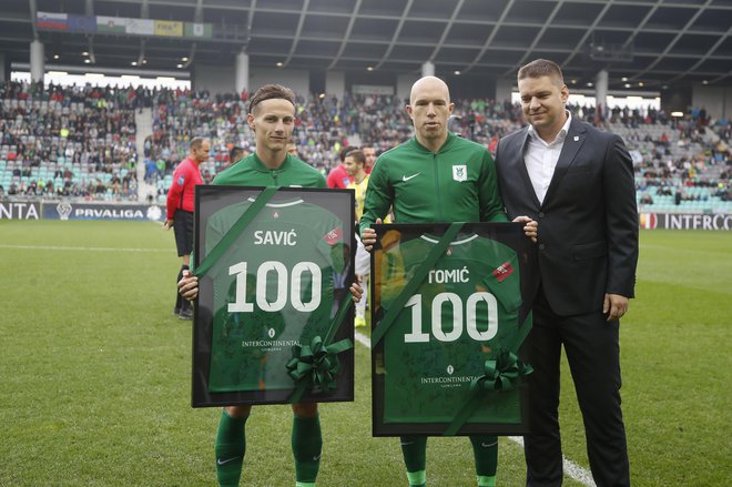 V majici Olimpije je 30-letni Tomislav Tomić (v sredini) igral več kot 100 tekem, v 1. SNL pa 97. FOTO: Leon Vidic/Delo
