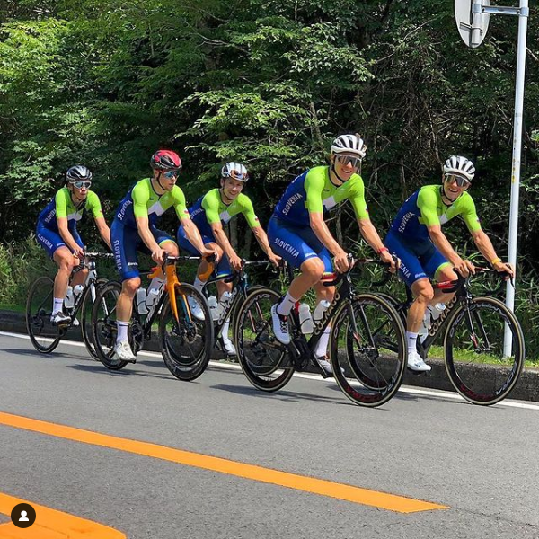 Jan Polanc, Tadej Pogačar, Primož Roglič, Jan Tratnik in Eugenia Bujak so že prevozili olimpijsko progo, ki je pisana na kožo našim najboljšim kolesarjem.. FOTO: Instagram
