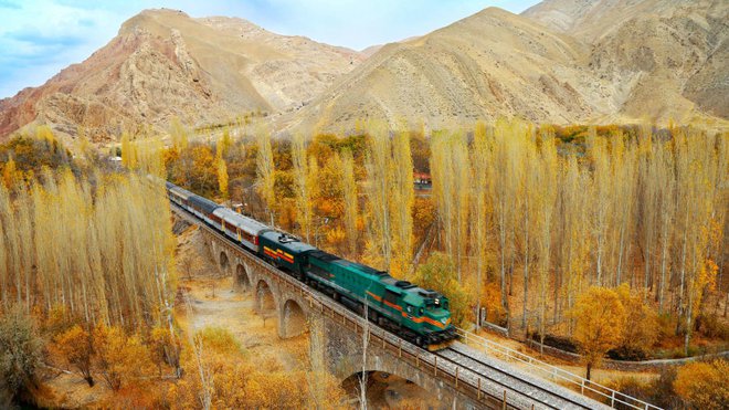Transiranska železnica, ki so jo dogradili leta 1938, poteka od Kaspijskega jezera do Perzijskega zaliva. FOTO: Hossein Javadi/Unesco