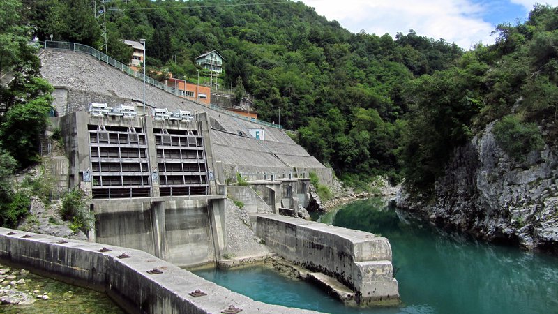 Fotografija: Hidroelektrarna Doblar na Soči FOTO: Blaž Samec/Delo
