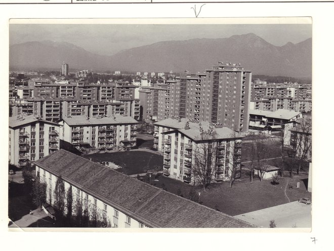 Planina in Ulica Gorenjskega odreda, desno vrtec, poleti 1980. Foto Gorenjski Glas, Hrani Fototeka Gorenjskega Muzeja