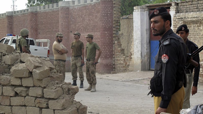 Fotografija: Talibi večino sredstev dobijo preko kriminalnih aktivnosti, kot je gojenje maka za proizvodnjo heroina in tihotapljenje drog. FOTO: Stringer/Reuters