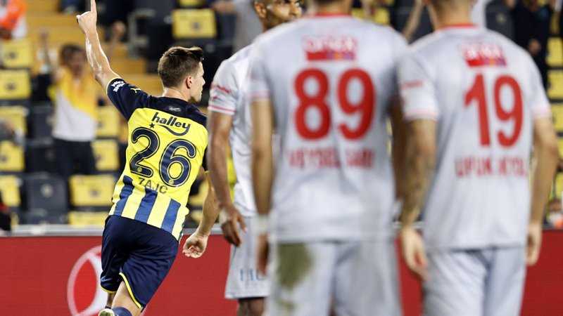 Fotografija: 27-letni Zajc je za Fenerbahče zadnji gol proslavljal februarja lani. Od štirih golov v turškem nogometu jih je zdaj kar tri dosegel proti nedeljskemu tekmecu. FOTO: Semih Bahadir/Fenerbahçe S. K.