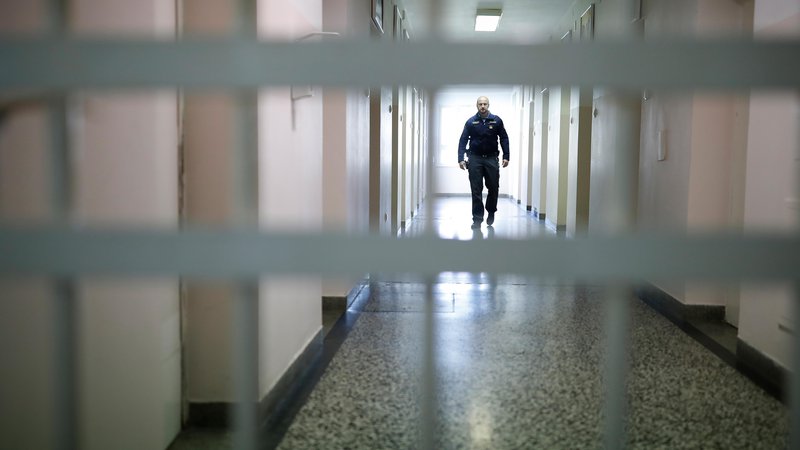 Fotografija: Domnevnemu roparju grozi dolgoletna zaporna kazen. FOTO: Uroš Hočevar/Delo