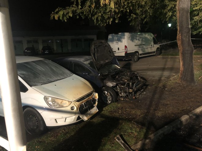 Poškodovani so bili tudi trije avtomobili. FOTO: PGD Kamnik