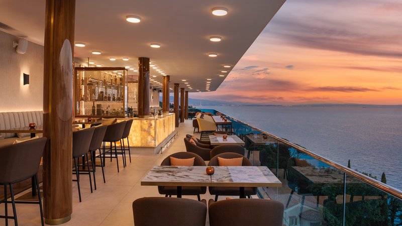 Fotografija: Restavracija Nebo. FOTO: Hilton Rijeka Costabella Beach Resort & Spa