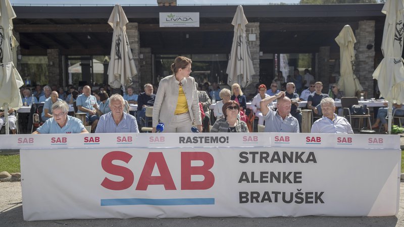 Fotografija: »SAB se bo uvrstila med prvih pet strank z najmočenjšo lokalno mrežo,« napoveduje predsednica Alenka Bratušek. FOTO: Leon Vidic/Delo