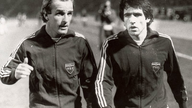 Fotografija: Brane Oblak (levo) in Danilo Popivoda sta bila v sredini sedemdesetih let nepogrešljiva reprezentanta SFRJ. FOTO: Joco Žnidaršič