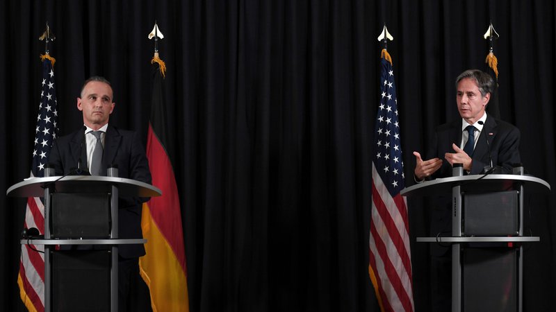 Fotografija: Zunanja ministra ZDA in Nemčije, Antony Blinken in Heiko Maas, sta včeraj razpravljala o sodelovanju s talibsko vlado v Afganistanu. FOTO: Olivier Douliery/Reuters