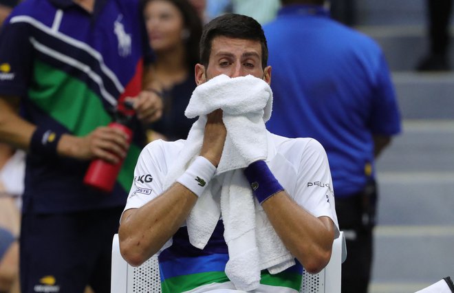 Novak Đoković se je boril tudi s solzami. FOTO: Kena Betancur/AFP