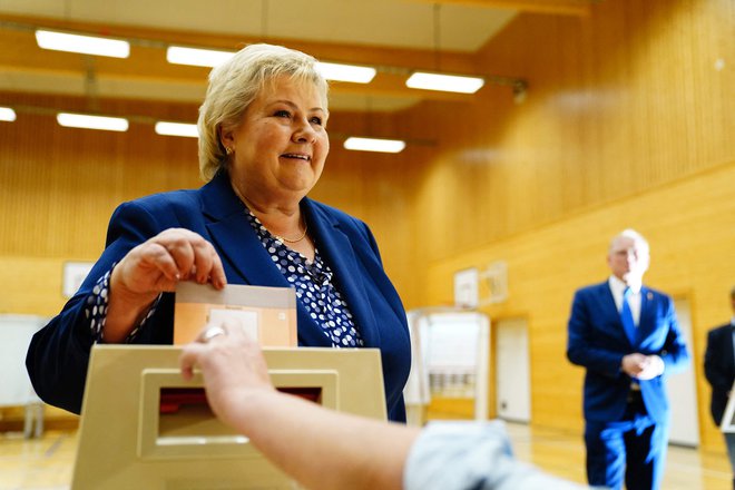 Erna Solberg naj bi zaključila svoje premierstvo. FOTO: Håkon Mosvold Larsen/AFP