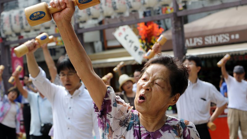 Fotografija: Pričakovanja dolžine življenja so na Japonskem najvišja na svetu. Življenje Japonk naj bi trajalo 87,74 leta, Japoncev pa precej manj, 81,64. FOTO: Yoshikazu Tsuno/AFP