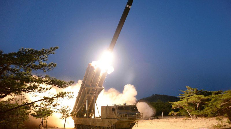 Fotografija: Fotografija iztrelitve rakete, ki jo je severnokorejska tiskovna agencija KCNA objavila lani. FOTO: KCNA/Reuters