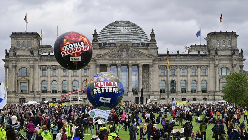 Fotografija: Protesti proti podnebnim spremembam pred nemškim parlamentom. FOTO: John MacDougall/AFP