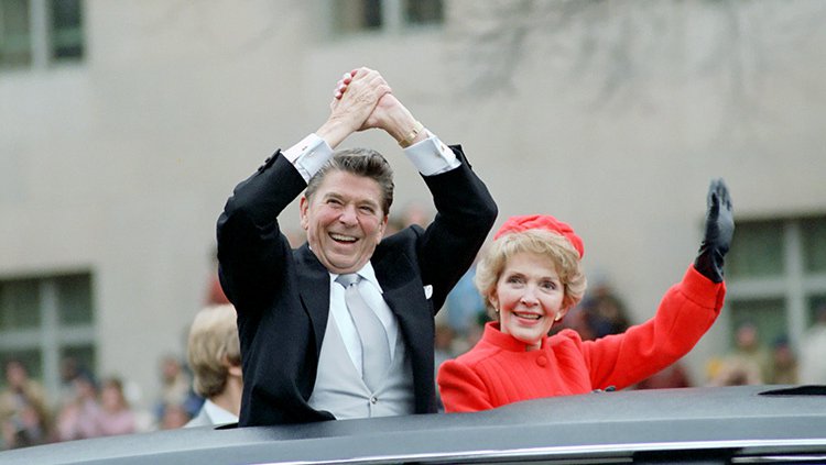 Fotografija: Ronald in Nancy Reagan. FOTO: Reuters