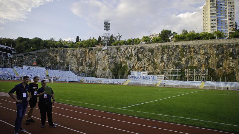 Fotografija: Štadion po skalnato steno za Reko ohranja poseben pomen. FOTO: Jože Suhadolnik/Delo