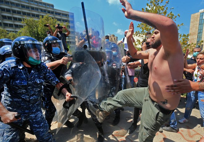 Proti oblasti v Lebanonu potekajo veliki protesti. FOTO: Str/Afp