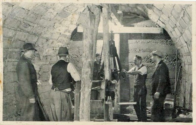 Gradnja tezenskih rovov leta 1943 je bila velik gradbeni podvig. FOTO: Arhiv Kamra
