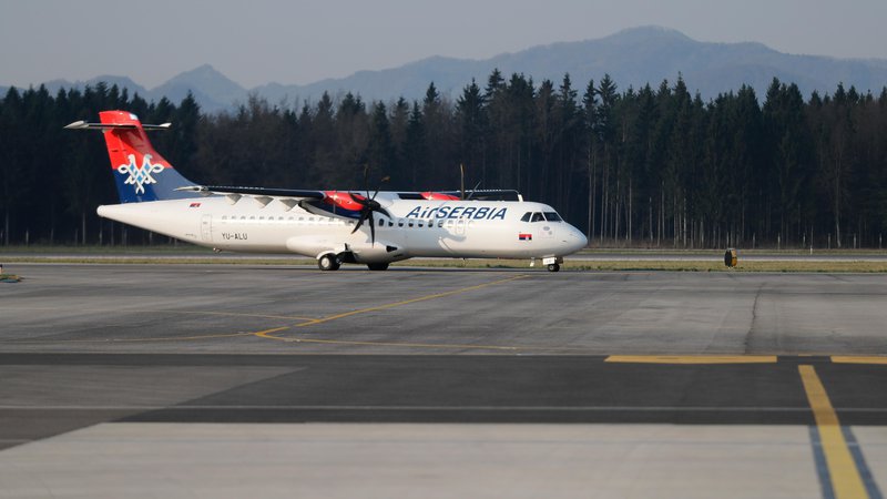 Fotografija: Prihod letala prevoznika Air Serbia iz Beograda. FOTO: Uroš Hočevar/Delo

