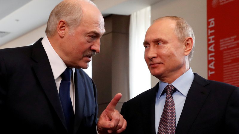 Fotografija: »Poročna zveza«, s katero bi rada beloruski voditelj Aleksander Lukašenko in ruski predsednik Vladimir Putin zbližala državi, je razočarala številne analitike. Foto: Sergei Chirikov/Reuters
