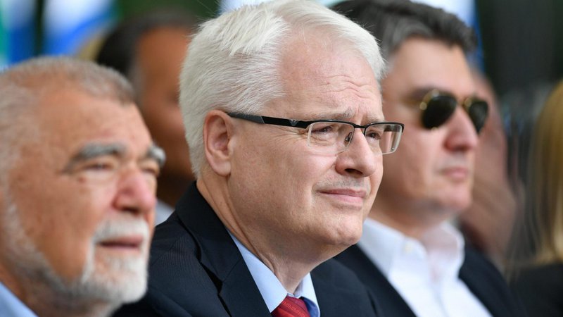 Fotografija: Ivo Josipović na sredi, levo nekdanji predsednik Stjepan Mesić, desno zdajšnji Zoran Milanović. FOTO: Goran Mehek/Cropix
