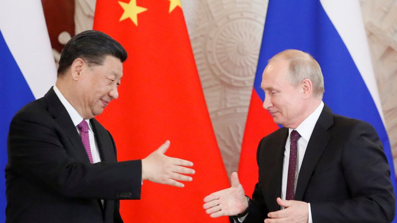 Fotografija: Kitajski predsednik Xi Jinping in ruski predsednik Vladimir Putin. FOTO: Evgenia Novozhenina/Reuters
