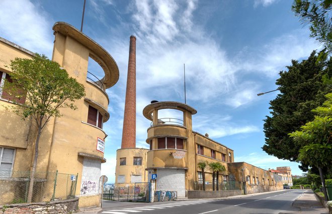 Predvojna tovarna Argo je danes del sicer propadajoče industrijske arhitekturne dediščine. FOTO:  Andraž Muljavec/Fotomorgana
