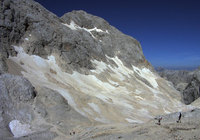 Triglavski ledenik julija 2018. FOTO: Arhiv kamere Triglavski ledenik
